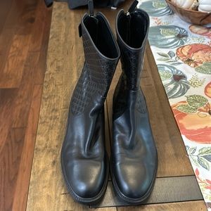 Authentic black leather marmont Gucci boots size 41 (11) - like new condition.